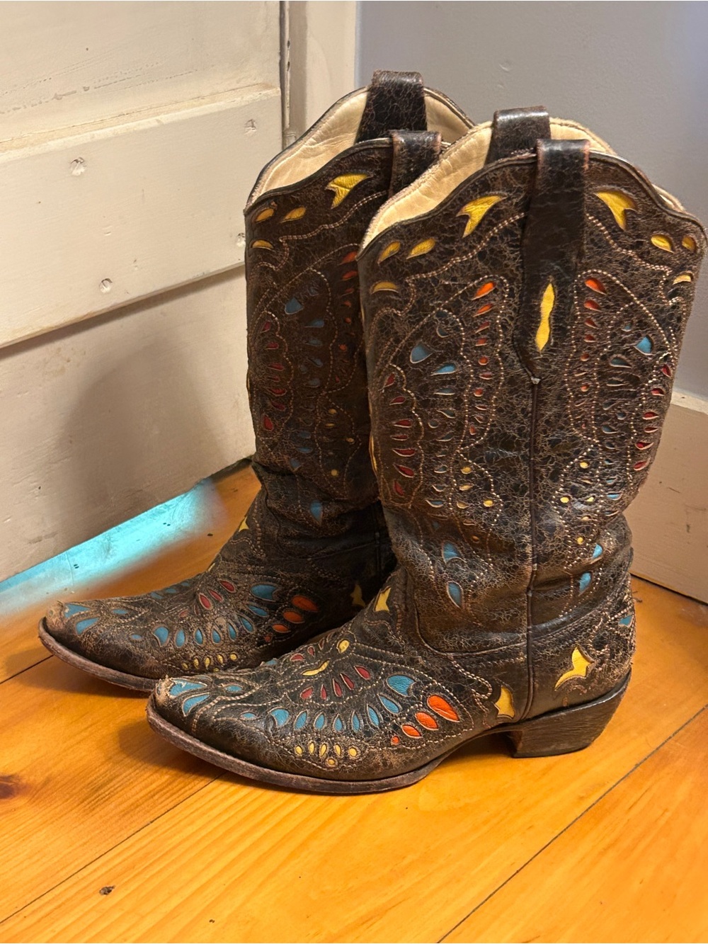 Corral Western Cowboy snip toe Heeled Boots with Multicolor Inlays